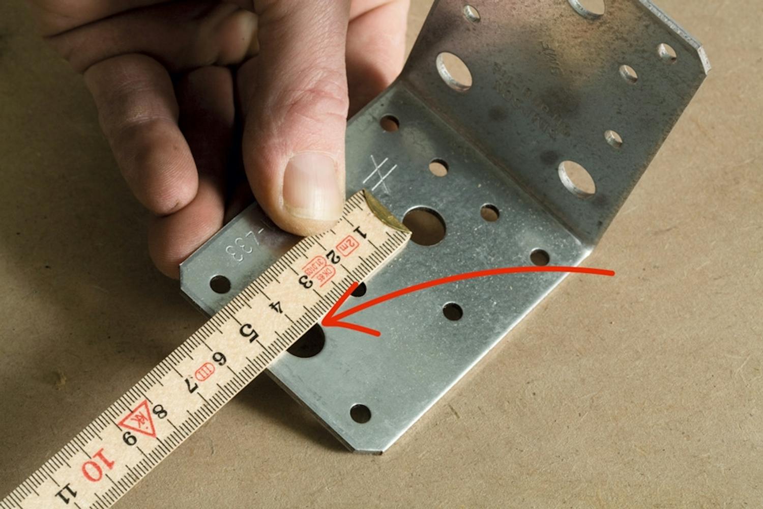 Det er enklere å måle fra kant til kant – og avstanden er den samme. Det er enklere å måle fra kant til kant – og avstanden er den samme.